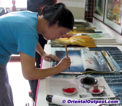 One of the artists of the Xiao Meng Asian Art Gallery